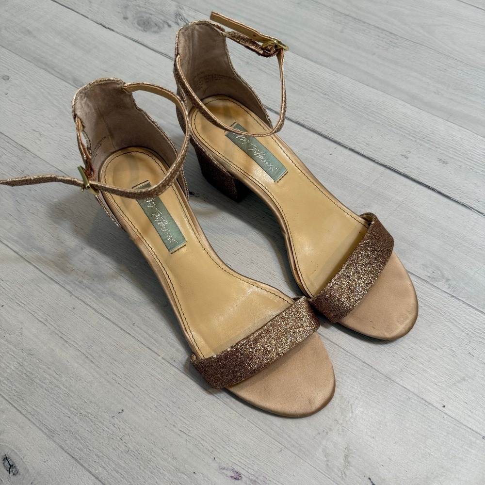 Betsey Johnson Champagne Glitter Miri sandals size 6‎